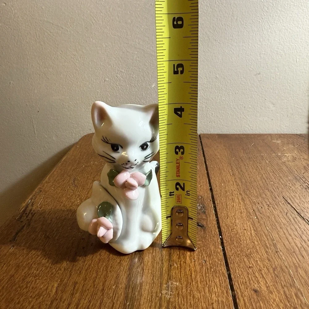 Vintage Luster Wear Sitting Cat White Porcelain Long Eyelashes Pink Roses 4